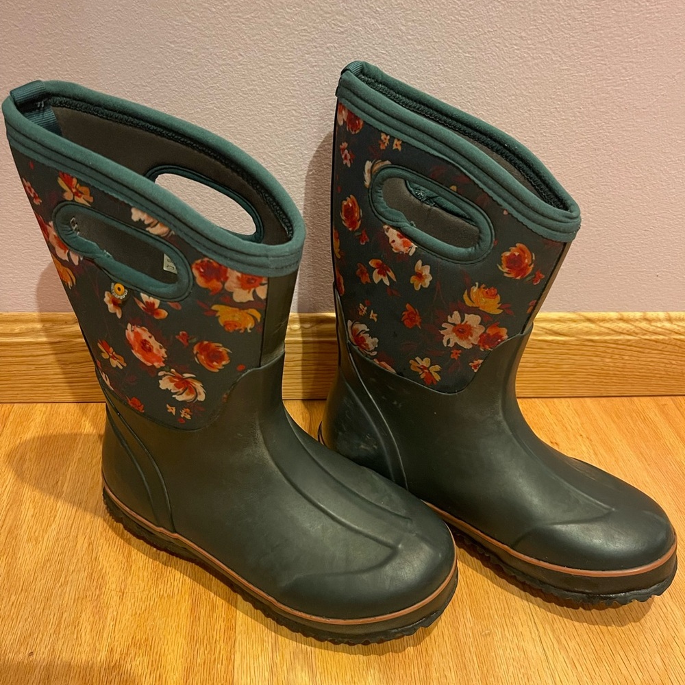 Bogs Classic Painter Youth boots size 4